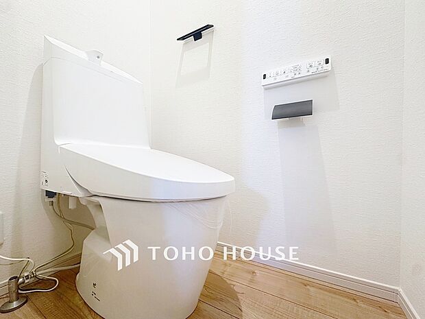 十分な広さと清潔感のあるカラーで纏まったおトイレ。時間に余裕とゆとりを持たせます。