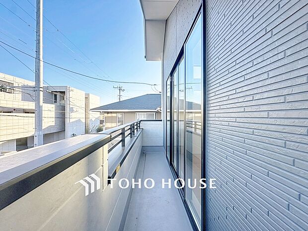 夜空の煌めきや、室内への通風や採光へ一役。ガーデニング等も充分に楽しめる広さを確保しております。