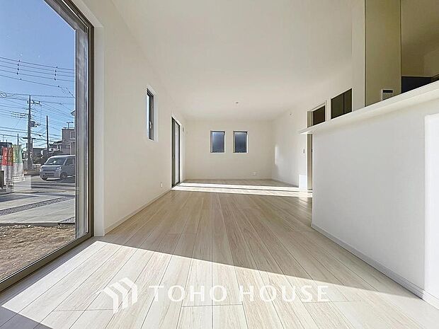 「寛ぎの空間20帖の広々リビング」毎日過ごす場所だからこそ、飽きのこないデザインが大事。本当に欲しい「寛げる空間」を実感して頂けます。