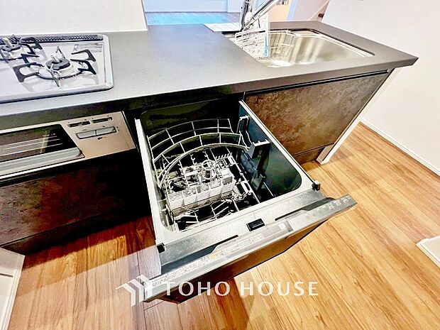 通常の手洗いでは使用出来ないほど高温のお湯や高圧水流を使うことにより汚れを効果的に落とすことができる。殺菌効果が非常に高く哺乳瓶などを使う家庭で需要が高く大変便利。