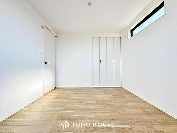 「約6帖の主寝室。」ゆったりと安らげるゆとりのある主寝室。暮らしの安らぎもより深まります。