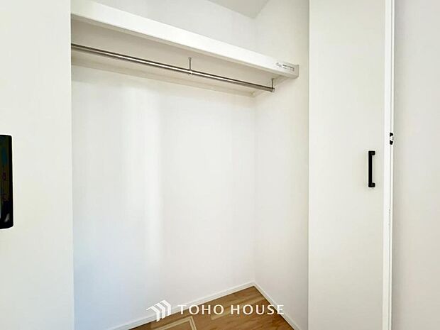 「収納完備」居室には収納スペースを完備し、自由度の高い家具の配置が叶うシンプルな空間です。