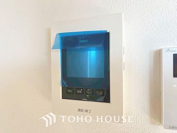 「見える安心」をカタチにしました。誰が来てもわかる様にモニター付きインターホンを設置。家事導線を考慮した個所に設置し、防犯性と利便性に優れ快適と安らぎを合わせた優しい設計。