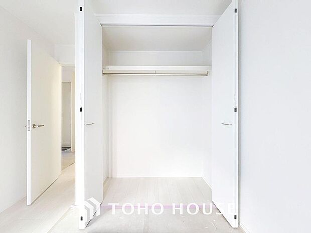 「収納完備」居室には収納スペースを完備し、自由度の高い家具の配置が叶うシンプルな空間です。