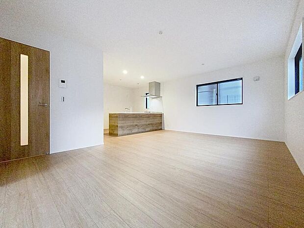 「彩りある新生活のスタート。」観葉植物などをディスプレイしたり、自分好みの空間を作り上げることでより楽しい新生活がスタートできそうですね。