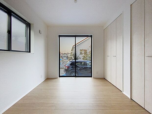 「洋室」お子様の心と身体を見守る子供部屋として、思春期のプライバシーを重視したり、成長に合わせて机やベットを自由にレイアウトできるようにと、小さな自立心を育むお部屋作りを見越してご覧下さい。