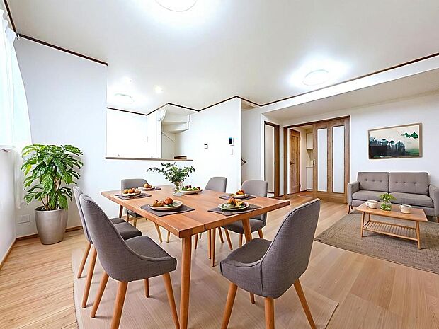 「寛ぎ空間。リビング」オープンでのびやかな空間を生み出すひろびろとしたLDK。家族との時間を大切にした住空間です。(画像内の家電・家具等はCGです。本物件には付帯されません。)