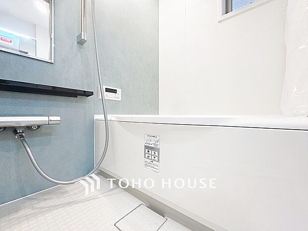 「バスルーム」一日の疲れを癒すバスルームは、心地よいリラックスを叶える清潔感溢れる空間です。