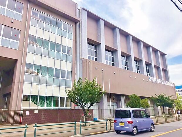 西新井小学校まで約859m。