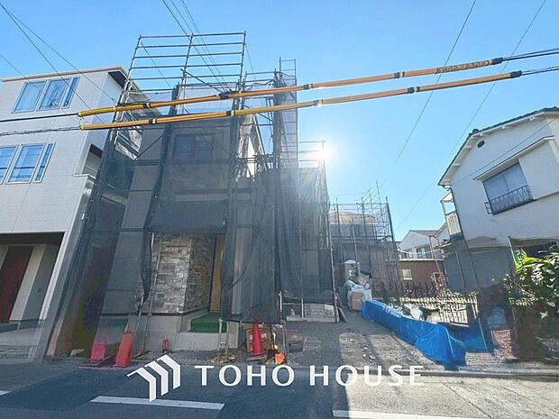 「現況」今日も、明日も、この街で、きっと誰かがしあわせになる物語が描かれていくはずです。同じ風景が毎日365日、まったく違う顔を見せてくれる。爽快な風も毎日やさしく頬をなででくれます。