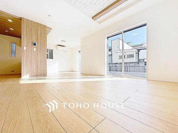 「家事楽プランの間取り。」1階、リビング階に水回りが集結していることで家事導線も確保され、《暮らしやすい》の実現が叶うお家です。