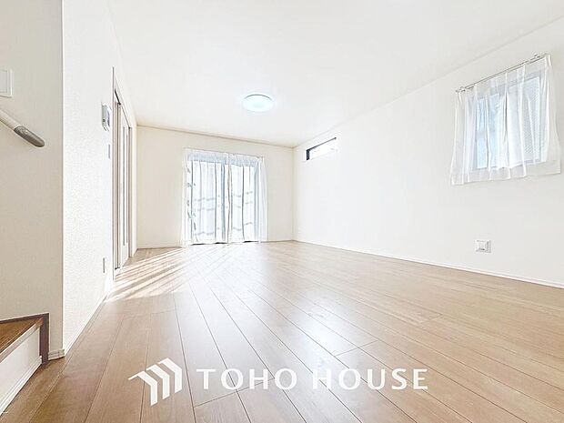 「開放感に満たされる。家族の和み空間」大切なご家族が集まるリビング。家族だんらんの時間が自然と増えそうなこだわりの空間です。