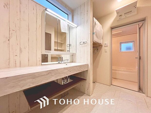 「洗面台」シンプルだからこそ使いやすい。スタンダードなデザインの洗面ボウルは清潔感あるホワイトです。