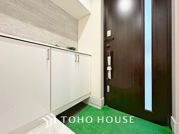 ダウンライトを使用しお洒落に演出。帰りたくなる家をテーマに設計。いつも「人」と「家」の間に・・・。