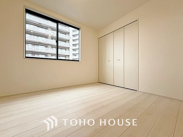 一日の疲れを癒やしてくれる主寝室。時を忘れて過ごす場所として過ごせるお部屋。