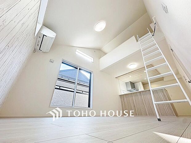 「16.8帖。ゆとりのLDK。。」広々約16帖のLDK。家族団らんの場やソファーでゆっくりとくつろぐスペースにオススメです。