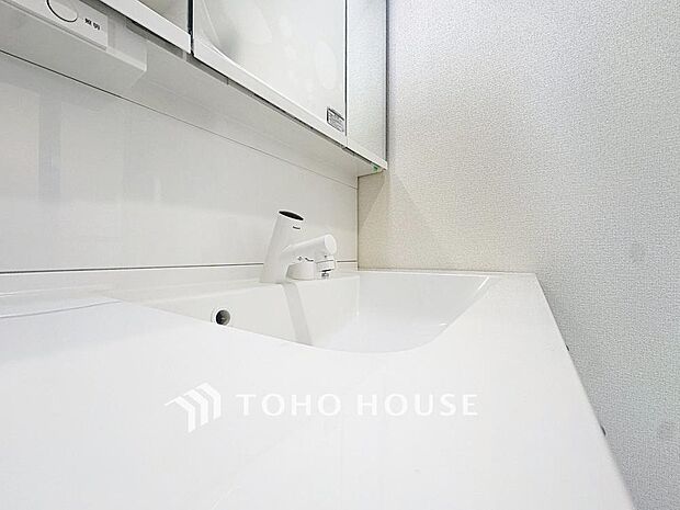 「洗面台」シンプルだからこそ使いやすい。スタンダードなデザインの洗面ボウルは清潔感あるホワイトです。