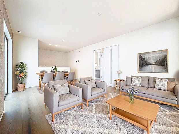 「家事楽プランの間取り。」生活を彩る設備、豊富な収納、楽々の家事動線が揃う邸宅。快適な住まいで《ワンランク上》の生活が送れます。（画像内の家電・家具等はCGです。本物件には付帯されません。）