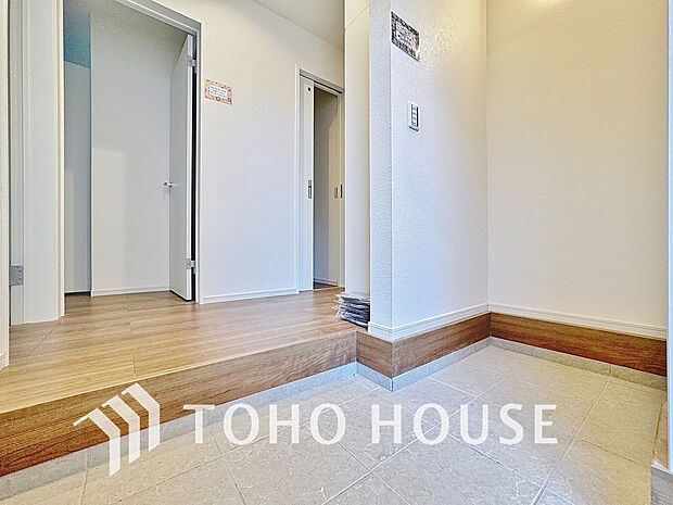 「玄関」人を迎え入れる最初の場所だからこそ、清潔感があり纏まった空間にして頂ける様にゆとりあるシューズボックスを設置しました。おでかけの時も帰宅の時も、すっきりとした玄関は気持ちが良いものです。