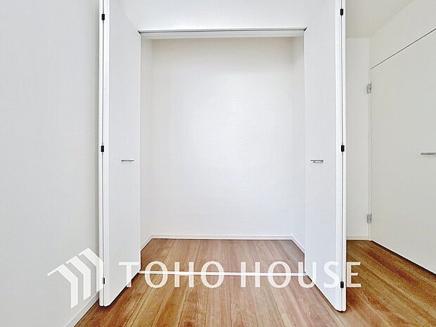 「収納完備」居室には収納スペースを完備し、自由度の高い家具の配置が叶うシンプルな空間です。