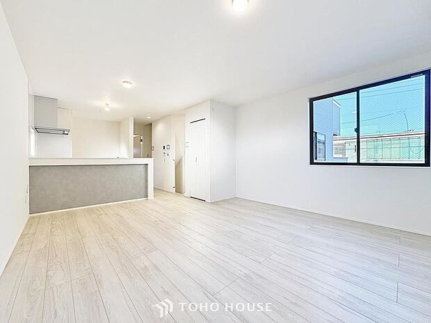 「約16.9帖のLDK。」居心地の良いリビングダイニングには自然と家族みんなが集まってきます。明るく穏やかな空気のなかで飲んだり、食べたり、笑ったり。