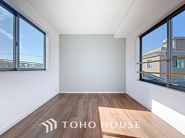 「アクセントクロスを採用した内装。」飽きのこないナチュラルなデザインの空間は、色褪せることのない心地良さを作ります。