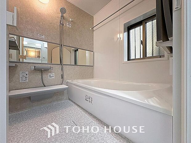 「一日の疲れをリフレッシュ。快適バスルーム。」癒しの空間バスルームです。天気に左右されずに洗濯物を乾かせる、浴室乾燥機・オートバス機能付きです。