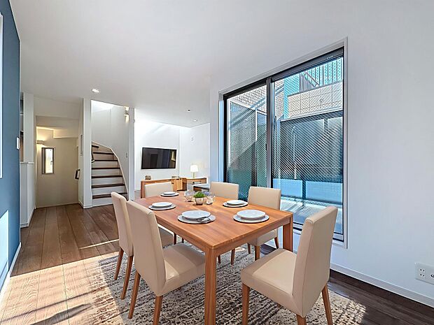 「バルコニーに面したリビング。」(画像内の家電・家具等はCGです。本物件には付帯されません。)