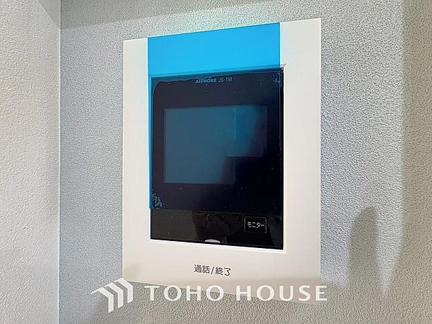 「見える安心」をカタチにしました。誰が来てもわかる様にモニター付きインターホンを設置。家事導線を考慮した個所に設置し、防犯性と利便性に優れ快適と安らぎを合わせた優しい設計。