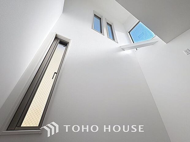 「開放感溢れる空間」吹抜けのあるお家の最大の特徴は開放感です。採光性や風通りも良く、「住まいの中心」となる空間にできます。