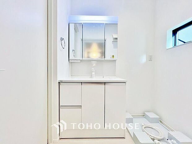 「窓あり×洗面所」湿気の多くなりやすい洗面所も、窓があることで換気が可能なので気持ちよくお使い頂けます。