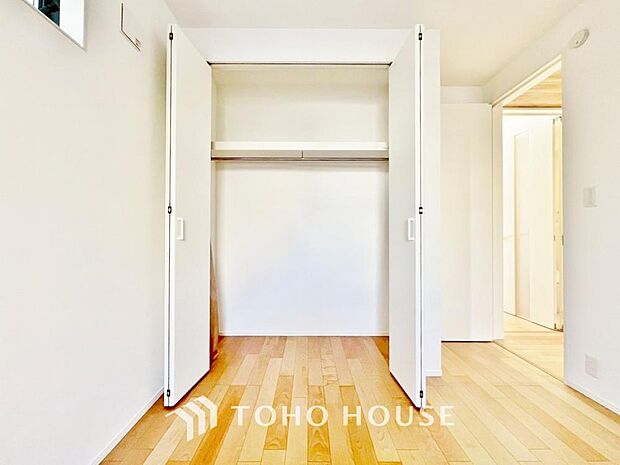 「収納完備」居室には収納スペースを完備し、自由度の高い家具の配置が叶うシンプルな空間です。