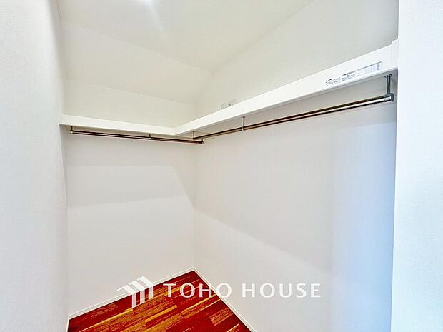 「ウォークインクローゼット」たっぷりと荷物が入るよう、ウォークインクローゼットを完備いたしました。