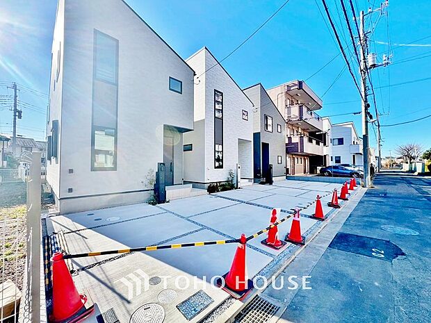 「カースペース2台。」2台分の駐車スペースがあるので、お子様の自転車やバイク置き場にするスペースとしてもご利用いただけます。