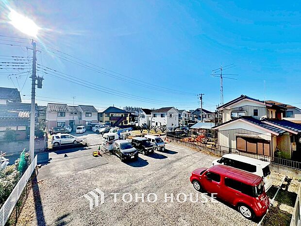 「穏やかな街並みの眺望」穏やかな街並みを一望しながら、爽やかな風と柔らかく降り注ぐ陽光を感じて頂けます。心地良い開放感が暮らしにゆとりと充足感をもたらします。