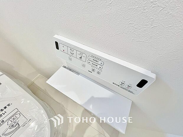 日本を訪れた外国の方で「使ってみて驚いた」と仰る方の多い、ウォシュレット。おしりを優しく洗ってくれるだけではなく、パワー脱臭機能なども備え、快適な空間を創出する機能もございます。