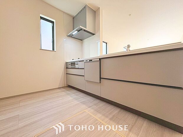 「安心感もあるカウンターキッチン。」ご家族と顔を合わせながら調理できるカウンターキッチンは、ご家族とのコミュニケーションを大切にした造りです。