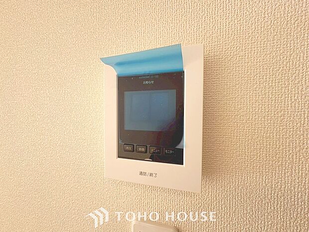 「見える安心」をカタチにしました。誰が来てもわかる様にモニター付きインターホンを設置。家事導線を考慮した個所に設置し、防犯性と利便性に優れ快適と安らぎを合わせた優しい設計。