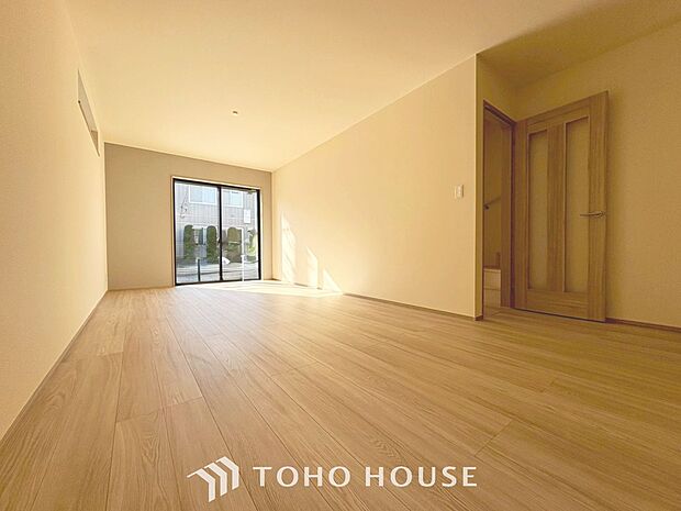 「「彩りある新生活のスタート。」観葉植物などをディスプレイしたり、自分好みの空間を作り上げることでより楽しい新生活がスタートできそうですね。