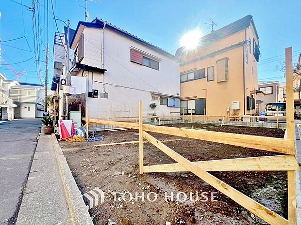 「現況」忙しく過ぎゆく日常を置き去るほど、ゆったりした時間が流れる住環境です。「快適」は「家」と「街」と「環境」が調和した時に訪れるのだと改めて感じさせてくれます。