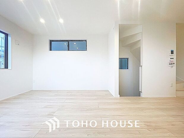 造りこんだ空間演出の妙が生み出す光と質のハーモニーはこの住宅のクオリティの良さを実感させてくれます。