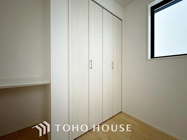 「収納」大きなクローゼットには季節ものの洋服などを収納できるので、お部屋はすっきり広々と使うことができます。