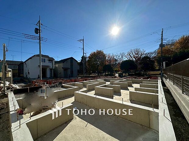 物件の陽当りや通風・仕様設備やお部屋の大きさの比較、近隣・周辺環境や街並みなど、資料には掲載していない情報が現地にはたくさんあります。　是非一度、現地をご確認ください。