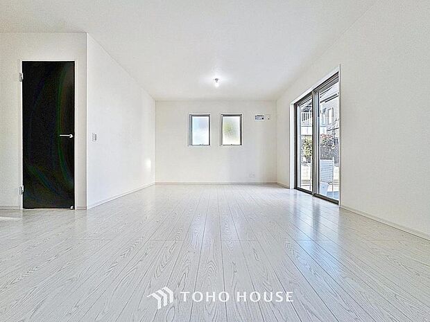 「彩りある新生活のスタート。」観葉植物などをディスプレイしたり、自分好みの空間を作り上げることでより楽しい新生活がスタートできそうですね。