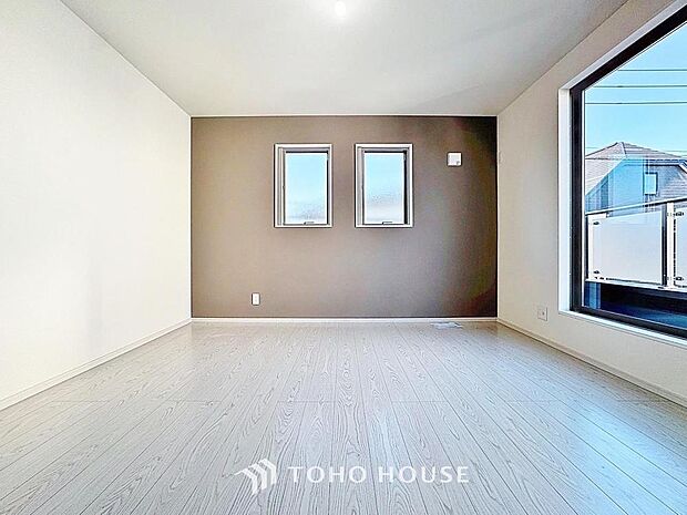 「アクセントクロスを採用した空間。」シンプルな内装は、時が経ちニーズが変わっても、フレキシブルに活用頂けます。