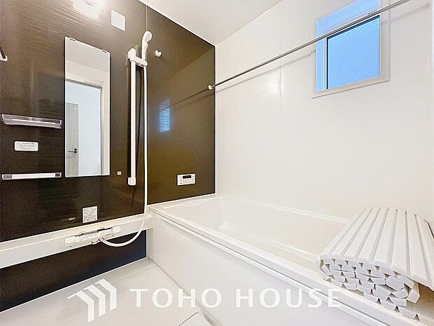 「バスルーム」一日の疲れを癒すバスルームは、心地よいリラックスを叶える清潔感溢れる空間です。