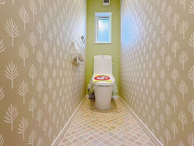 清潔な空間であって頂けますように、目に留まるだけではなく、汚れをふき取り易いフロアと壁紙をチョイス。