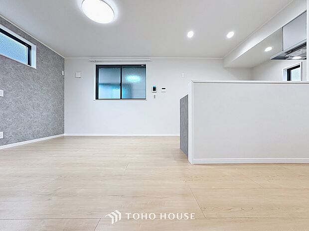 「団欒の場」忙しい朝でも、しっかり家族が揃って食事をして頂けるゆとりある大きさのダイニングスペース。手料理をテーブルで囲む素敵な時間を存分に愉しんで下さい。