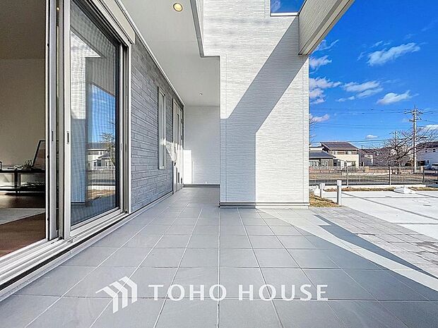 「開放感ある半屋外空間」リビングと繋がっている「第二のリビング」のように使える空間。バーベキューやガーデニングなどアウトドアリビングとして自由に楽しんでください。