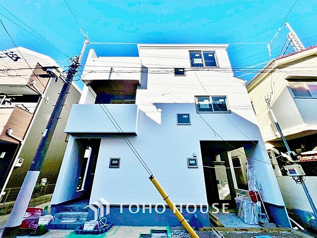 「2階水まわり集約プランの邸宅。」南向きバルコニーに面した約18.5帖のLDK。コミュニケーションツールにもなるリビング階だを採用した邸宅です。